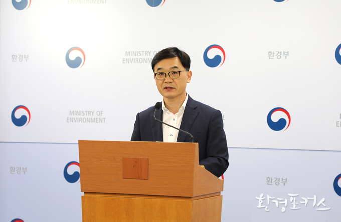 주대영 환경부 정책기획관은 내년도 예산안을 상세하게 설명하고 있다.