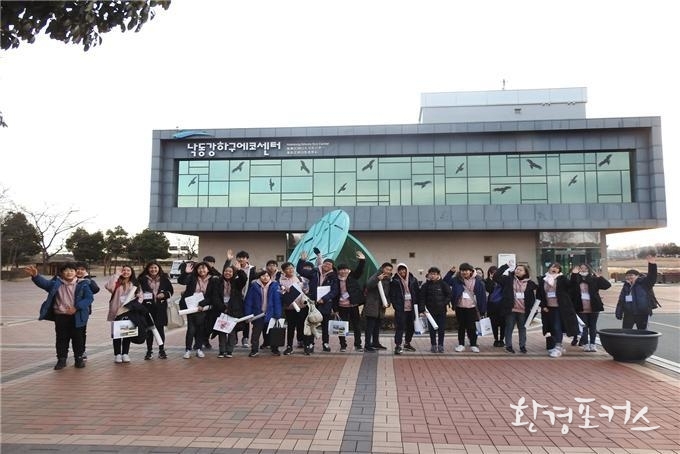 낙동강하구 청소년지킴이 활동 모습