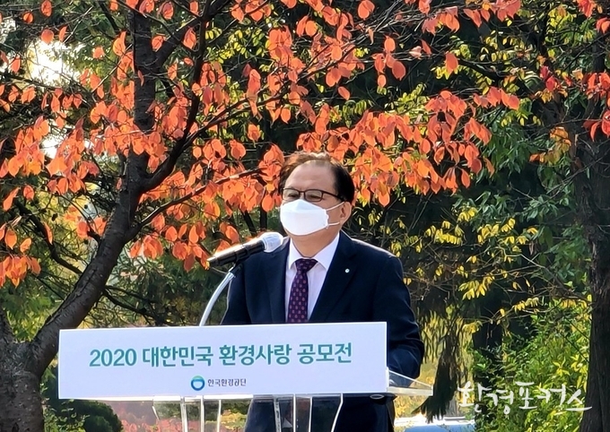 장준영 공단 이사장은 "앞으로 환경사랑은 점점 더 바뀌어야 한다"고 인사말을 하고 있다.