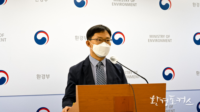 이상진 환경부 물이용기획과장은 문제가 있는 정수장의 운영관리 미흡은 지자체 고유업무이나 시설에 대해서는 국고를 지원하고 있다고 설명하고 있다.