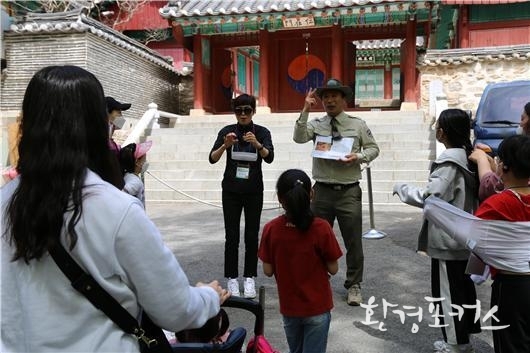 농아인 대상 수어해설 프로그램 운영사진(장소: 계룡산국립공원)