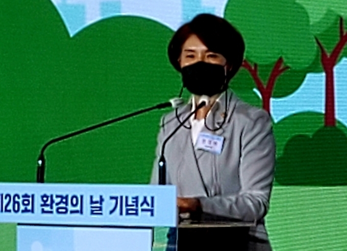 한정애 환경부 장관은 "지금 우리가 행동하지 않으면 우리에게 미래는 없다 지금 당장 환경미래로 행동하자"고 강조 했다