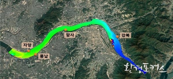 한강 상수원구간 남조류 농도 예측결과 예시 : 남조류 발생 가능성을 색깔로 표현했다. 파란색-녹색-붉은색으로 갈수록 녹조발생 가능성이 높아진다.