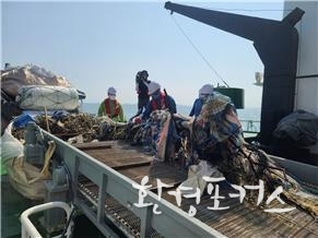 해양쓰레기 수거 사진