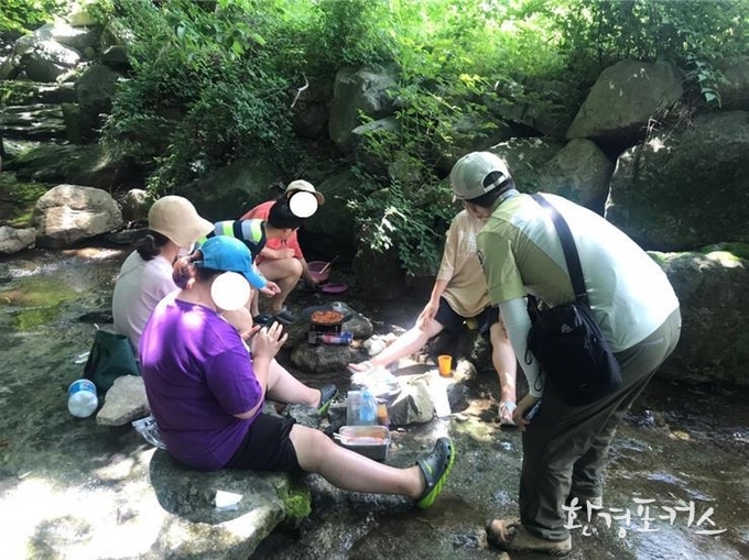 계곡변 불법 취사 사진=국립공원공단 제공