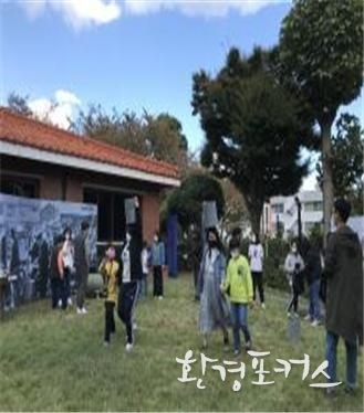 ‘고무신 신고 물동이 지기!’ 체험 모습