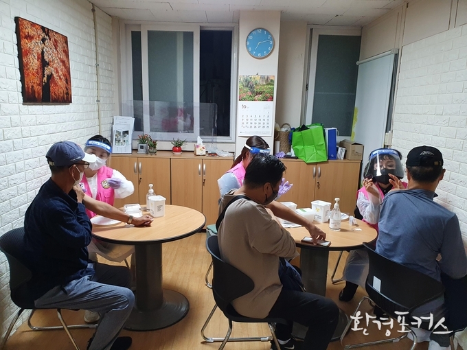 부산희망등대 노숙인종합지원센터 접종(사진)