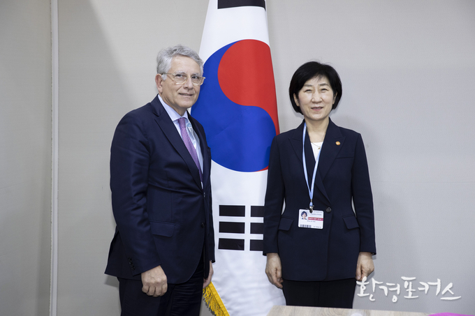 EU 조세총국장과 기념촬영 <사진= 환경부 제공>