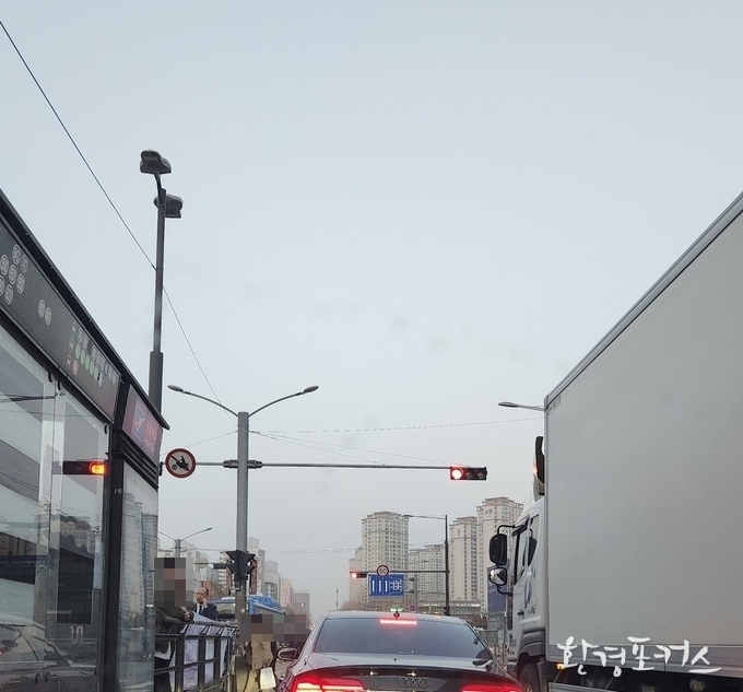 자료사진 지난 4월 미세먼지로 덮인 서울의 하늘 환경포커스 제공