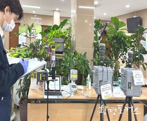 다중이용시설 실내공기질 검사 광경