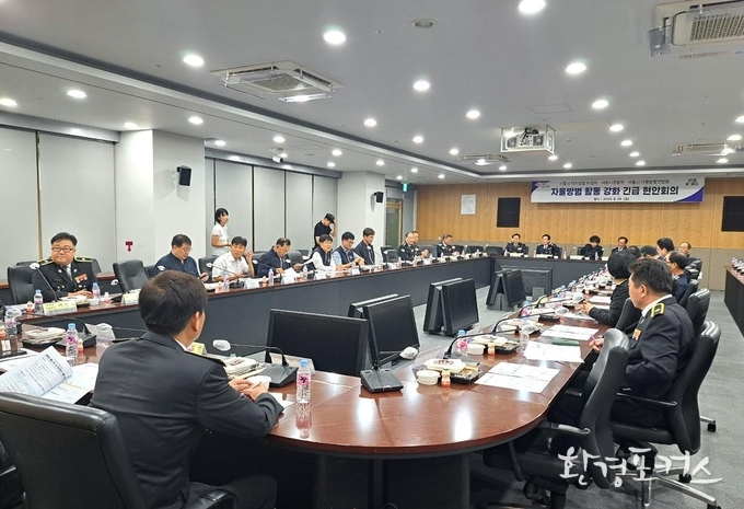김학배 서울시 자치경찰위원장이 25일(수) 서울시청에서 열린 ‘이상동기 범죄 예방을 위한 자율방범활동 강화 긴급 현안회의’에서 모두발언하고 있다.
