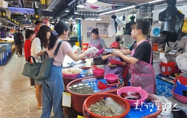 유통 수산물 수거사진(관련 사진은 검사를 위한 수산물 수거사진으로 실제 방사능 검사 결과 업소과는 관계 없음을 명시하여 주시기 바랍니다.)