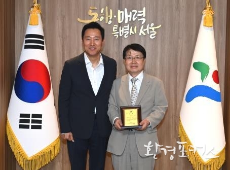 제1기 서울자치경찰위원회 감사패 수여식 사진(6.19) - 김학배 위원장