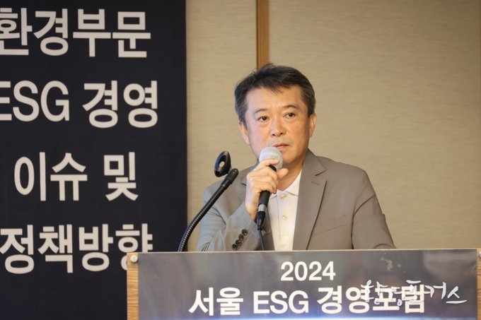 유제철 환경부 차관이 ‘탄소국경조정제도 현황 및 대응 방안’을 발표하고 있다.