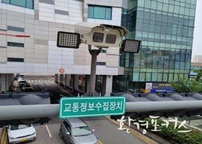 스마트교차로에 설치된 교통정보수집장치 사진