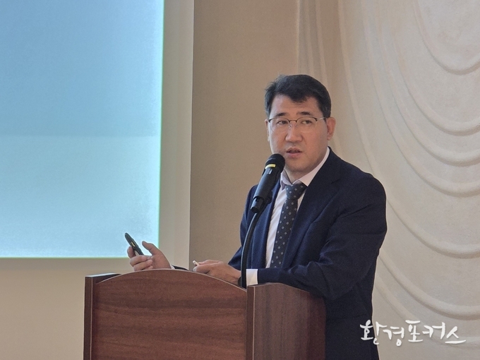 정근식 제주도 자원순환 과장이 제주형 자원순환을 설명하고 있다.