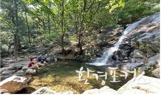 산림여가 프로그램 운영 사진 - 치유의 숲(폭포수 음이온 호흡)