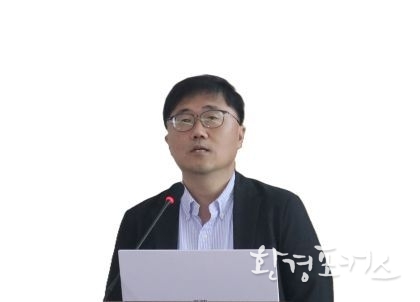 홍수열 소장은 규제만으로는 부족하며, 동시에 인센티브 정책이 병행돼야 한다고 말하고 있다.