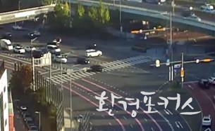 용산구 북한남삼거리 보행섬 설치 전(좌), 후(우)