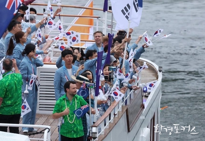 갤럭시 S24 울트라로 2024 파리 올림픽 개막식 중계 사진 삼성전자 제공