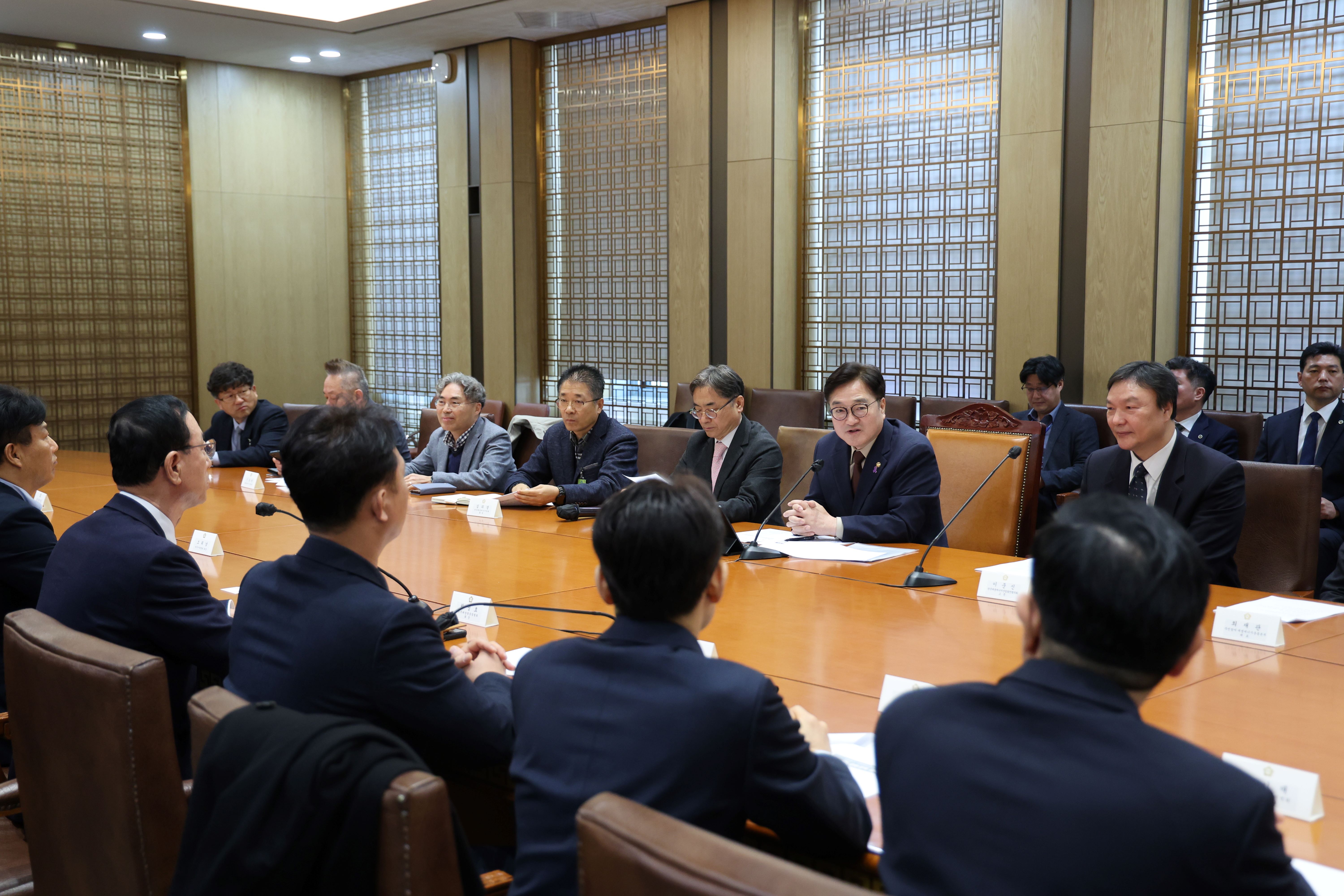우원식 의장, 한국재생에너지산업발전협의회와 기후위기 극복 논의